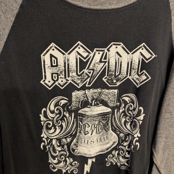 2 t-shirt bundle lot AC/DC jersey hells bells Rock Stars graphic l/s tee - Picture 1 of 5